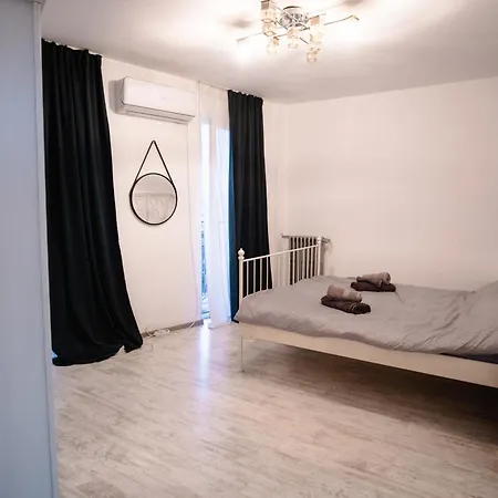 Old Town Parliament View Apartment