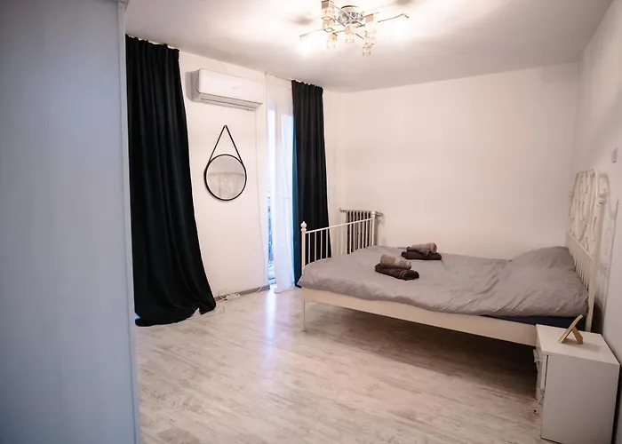 Old Town Parliament View Apartment