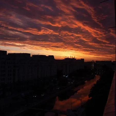 Old Town Parliament View * Βουκουρέστι