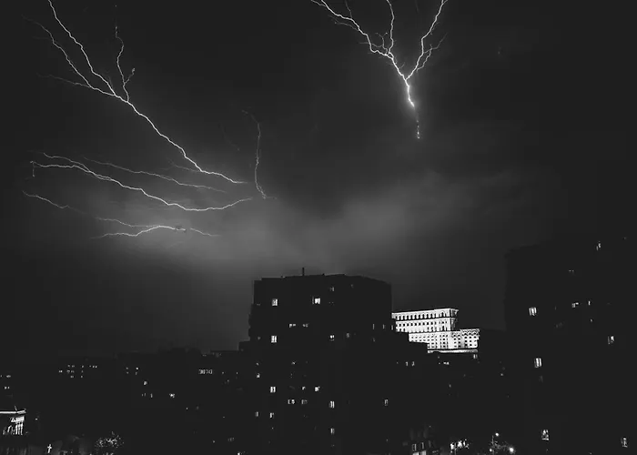 Апартаменти Old Town Parliament View