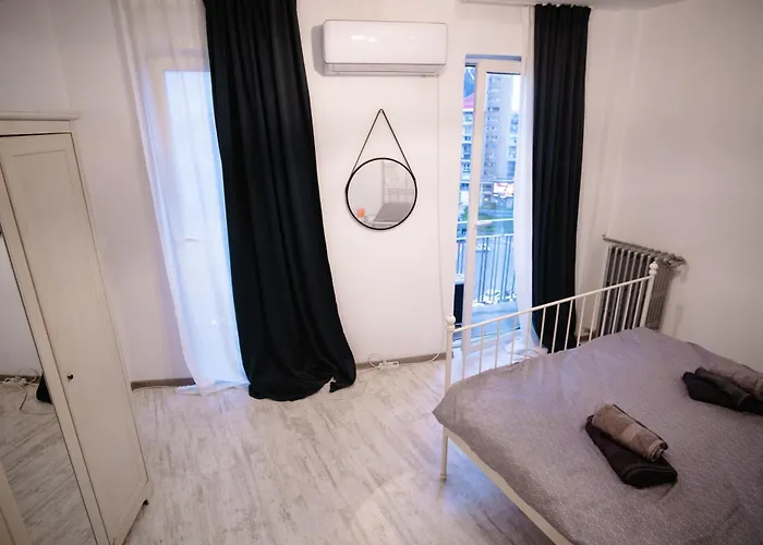 Old Town Parliament View Бухарест